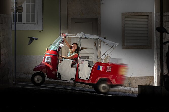 1 hour in Tuk Tuk to access the famous viewpoints of Lisbon - Key things to know before you ride