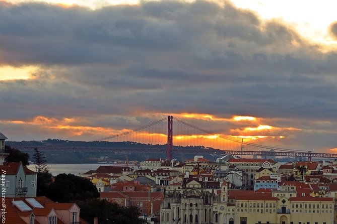 1 hour in Tuk Tuk to access the famous viewpoints of Lisbon - The Most Praised Part: The Guide Energy and the Photo-Ready Stops