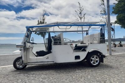 1-hour private eco tuk-tuk tour for up to 6 people through Lisbon - Stop 1: Largo da Sé and Sé de Lisboa’s 1147 start