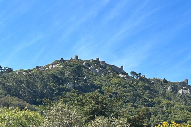1 Hour Sightseeing Tour in Sintra with Tuktuk - Fonte da Sabuga: a classic Sintra fountain stop that sets the tone