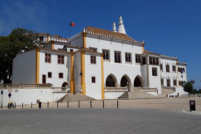 1 Hour Sightseeing Tour in Sintra with Tuktuk - Pena Palace grounds and Sintra National Palace: ending with color and classic royal flair