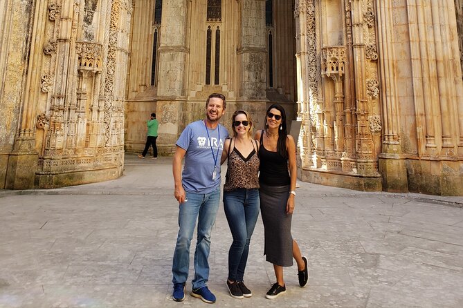 10h guided tour of Fátima Óbidos Nazaré Batalha and Alcobaça - Getting to Óbidos: medieval walls and a castle you can actually feel