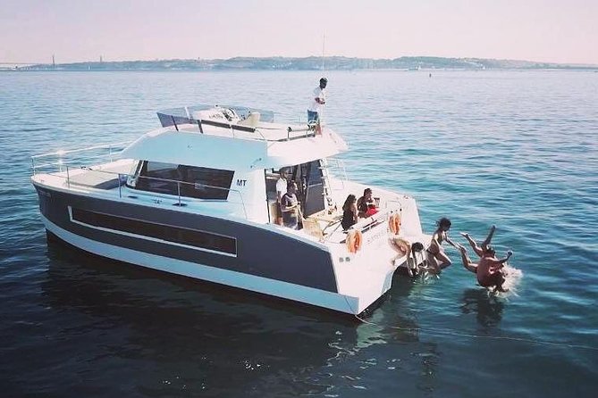 1H power catamaran up to 18 people in Lisbon - Quick hits: what’s special on this Lisbon catamaran