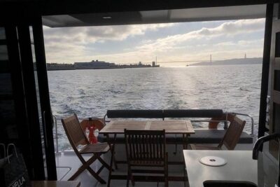 1H power catamaran up to 18 people in Lisbon - Meeting point and timing: starting clean at Taguscruises Dock