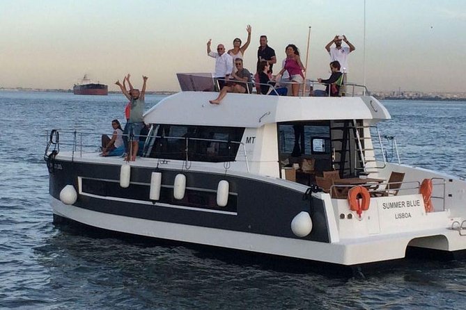 1H power catamaran up to 18 people in Lisbon - What to bring and how to make the most of 11:00 am