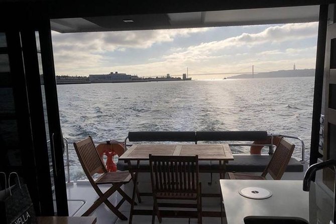 1H power catamaran up to 18 people in Lisbon - Meeting point and timing: starting clean at Taguscruises Dock