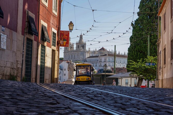 1h Secret Lisbon by Tuk Tuk - Mouraria, Graça & Alfama - Rossio Square start: a simple way to orient fast
