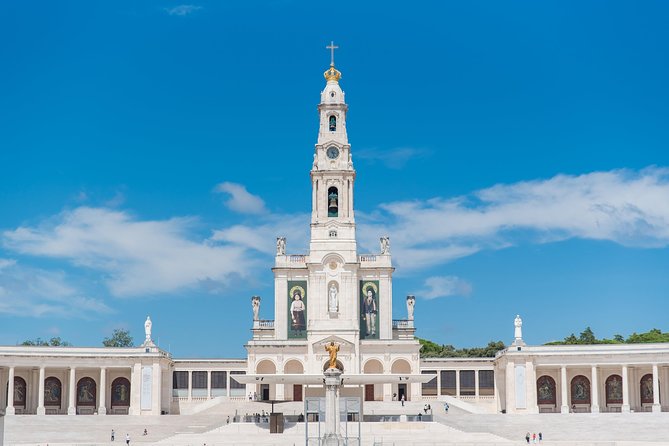 2-Day Sacred Portugal Trip: Fátima, Batalha, Nazaré and Óbidos, from Lisbon - Batalha Monastery (Santa Maria da Vitória): UNESCO With a Human Scale