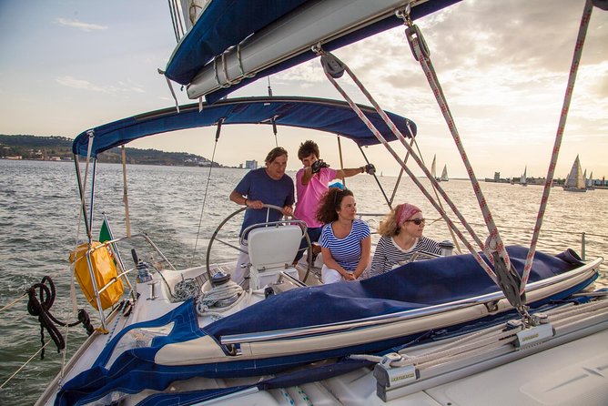 2,5h Lisbon Sunset Sail with Drinks and Snacks - The Tagus at golden hour is a different Lisbon
