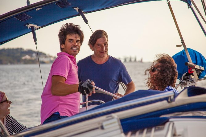2,5h Lisbon Sunset Sail with Drinks and Snacks - The small-group difference: max 10 other travelers