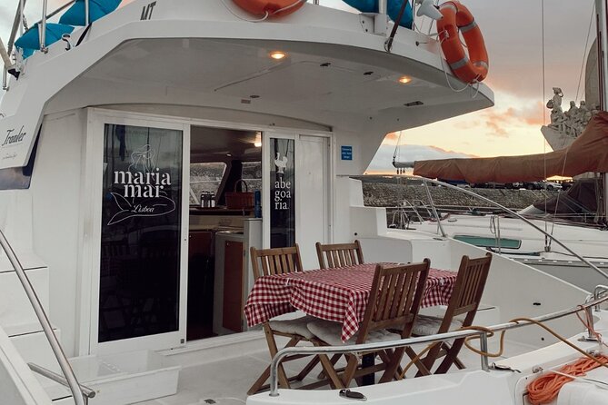 2H Lisbon Private Luxury Catamaran Tour with Welcome Drink - The welcome drink sets the mood immediately