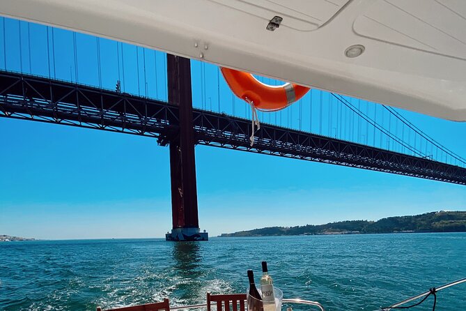2H Lisbon Private Luxury Catamaran Tour with Welcome Drink - Padrão dos Descobrimentos: a famous monument, seen with better angles