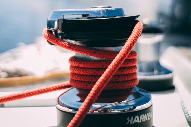 2h Private Group - Exclusive Boat Tour with Local Sailors - How the Crew Makes It More Than a Sightseeing Line