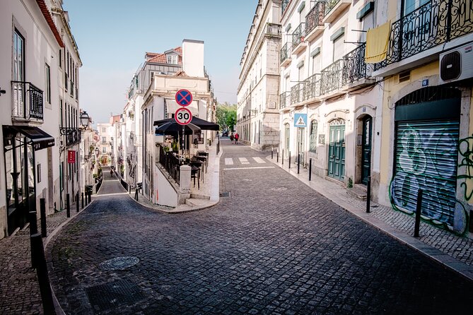 2h TukTuk Private Tour Free Pick-up - Portas do Sol: a classic Alfama overlook without the long slog