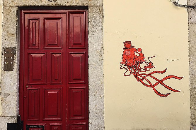 3-Hour Guided Street Art Walking Tour of Lisbon - Lisbon street art, explained in the real places