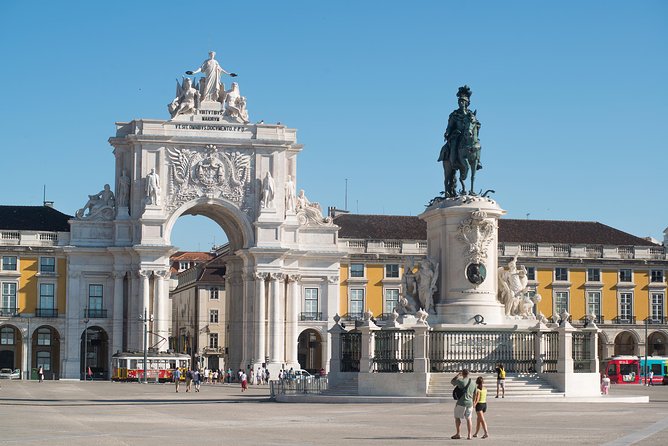 4-Hour Private Lisbon Highlights Tour - Timing tips: Monday closures, seasons, and building in ticket choices