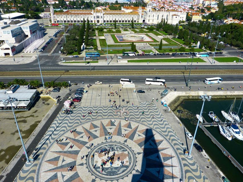 4-hour sightseeing tour by Tuk-Tuk Lisbon old town and Belém - Heading to Belém: from the old quarters to the Tagus connection