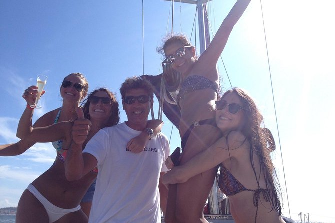 4 Hours Private Sailing Trip to Oeiras Beach - Entering The Trip: A Private Sail That Starts at Doca do Bom Sucesso