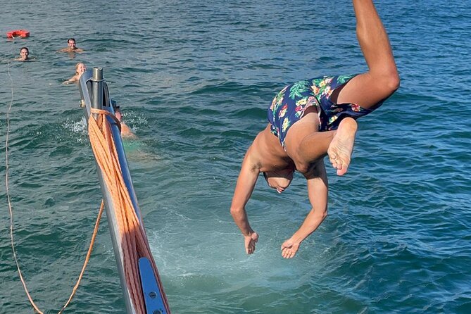 4 Hours Private Tour with Dives in Catamaran in Lisbon - On-board comfort and the crew’s role (Diogo and Salvador get mentioned)