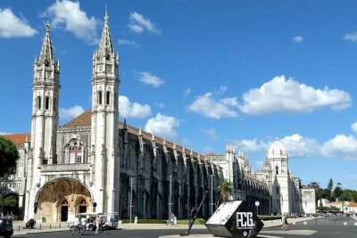 4h/half-day Lisbon Tuk Tuk Tour with a local - Start at Praça dos Restauradores, Then Roll Into Rossio