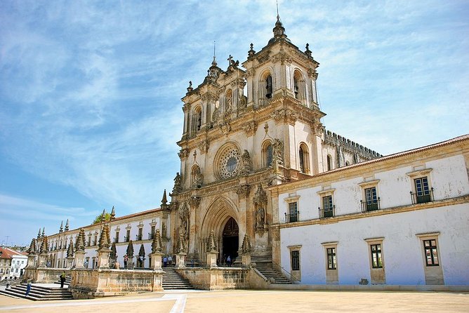 6-Day North Portugal Tour: Porto, Braga, Fátima, Coimbra, Guimaraes, Aveiro and Batalha, from Lisbon - A Northern Portugal Route That Starts in Lisbon (and Keeps Moving)
