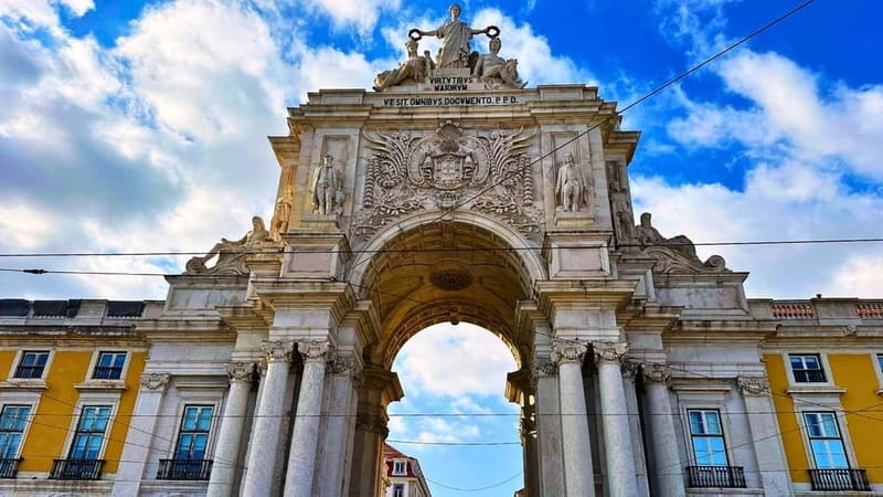 All Historical Lisbon Tuk Tuk Tour - Graca, São Vicente, Alfama area: the hill neighborhoods in view