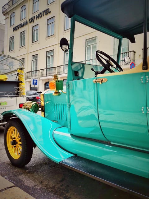 Antique Car Tour - The Core Route: Cathedral to Portas do Sol