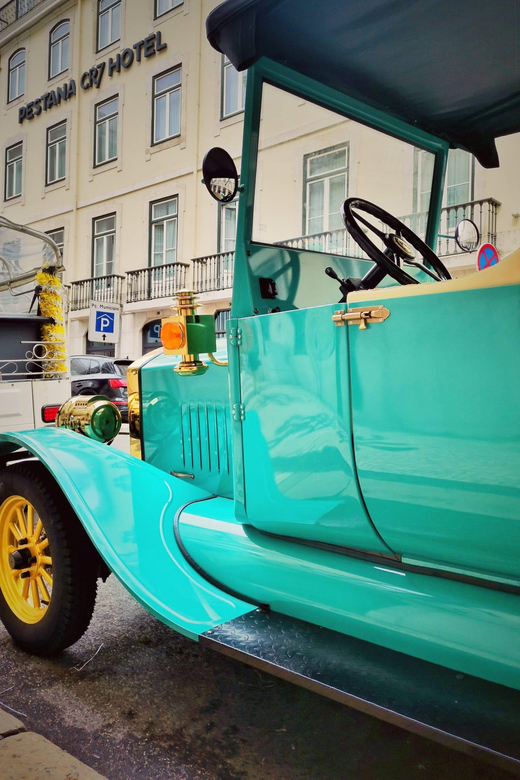 Antique Car Tour - Chiado and Cais do Sodré: Two Different Moods