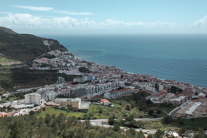 Arrábida Natural Park and Sesimbra Day Trip from Lisbon - Sesimbra free time: lunch on your own and a Moorish castle walk