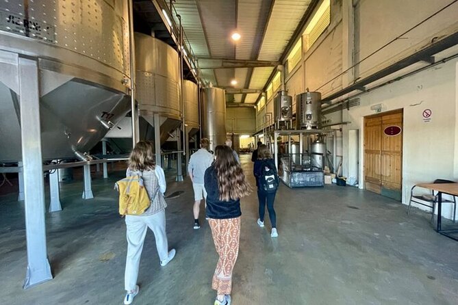 Arrábida Wine Tour - 3 Wineries, Traditions & Views from Lisbon - Azulejos de Azeitão: how the tile-making craft turns into a souvenir