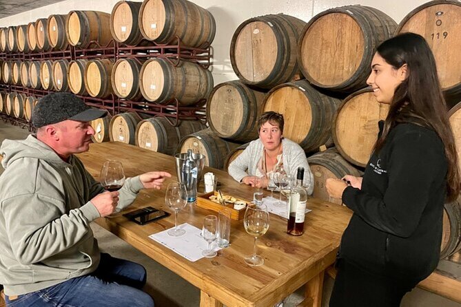 Arrábida Wine Tour - 3 Wineries, Traditions & Views from Lisbon - Azeitão lunch and village time: the breather between tastings