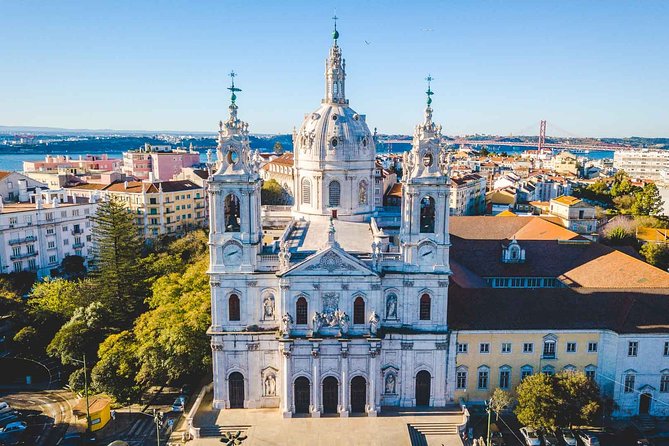 Arrival Transfer: Lisbon Airport LIS to Lisbon in Business Car - 20 minutes to the city: fast enough to start your day