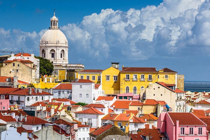 Arrival Transfer: Lisbon Airport LIS to Lisbon in Business Car - Waiting for your flight: the hidden comfort is 60 free minutes