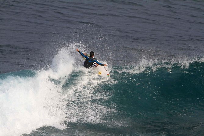 Aulas de Surf - Should you book this beginner surf lesson in the Lisbon area?