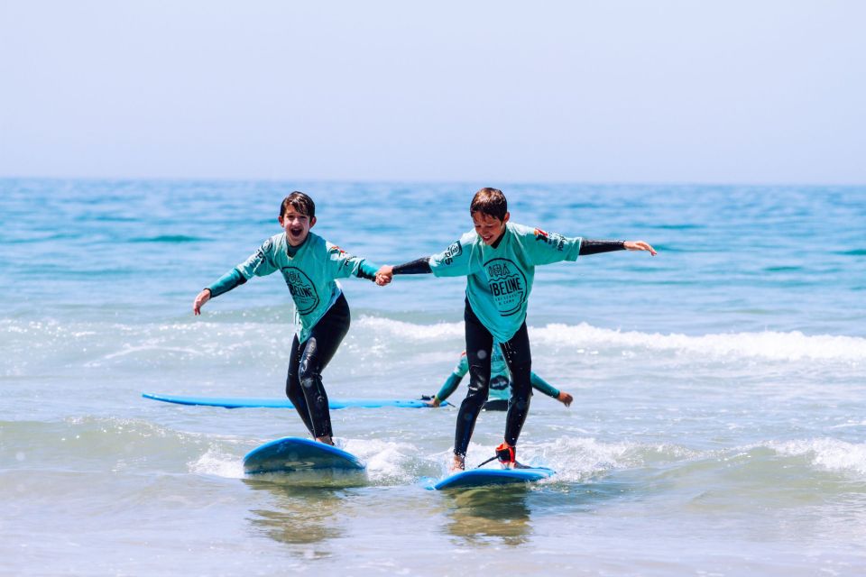 Aulas de Surf/Surf Lesson - Lisboa - The coaching vibe that helps beginners stick with it