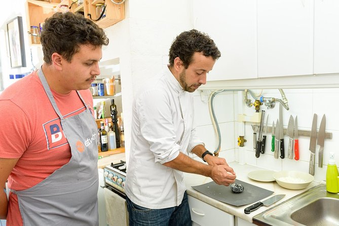 Authentic Portuguese Cooking Class and Dinner in a Lisbon Home - The evening flow: how you go from chatting to cooking to eating