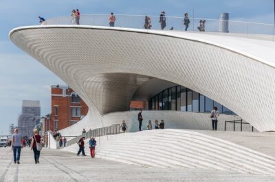Belem Private Day Trip: History, Heritage & Local Tasting - Meeting at A Padaria Portuguesa and Getting to the Riverside