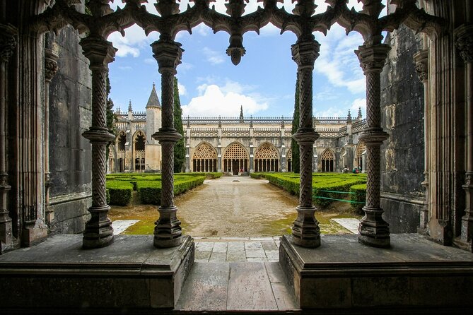 Big Waves of Nazaré - Private Tour - UNESCO-Grade Architecture at Batalha Monastery (Santa Maria da Vitória)