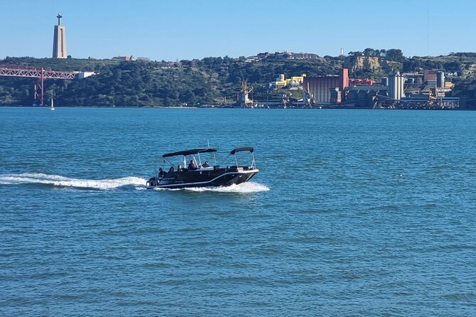 Boat Cruise with Champagne - Central Lisbon From the Water: Praça do Comércio, São Jorge, and Alfama’s Pantheon