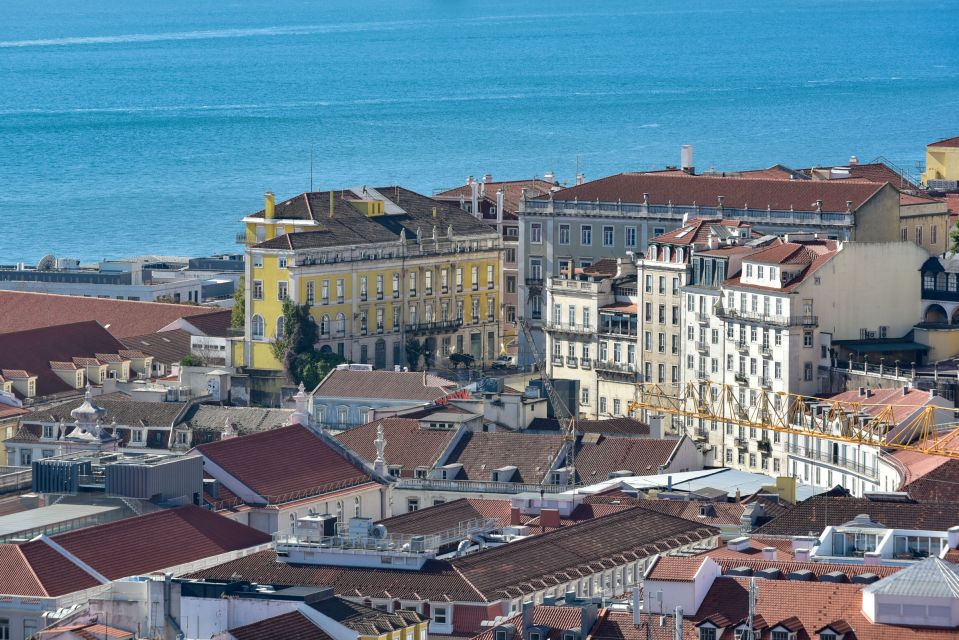Burguês: Lisbon City Center Private Tuk Tuk Tour - Estrela Basilica and Park: a calmer, sunny finish