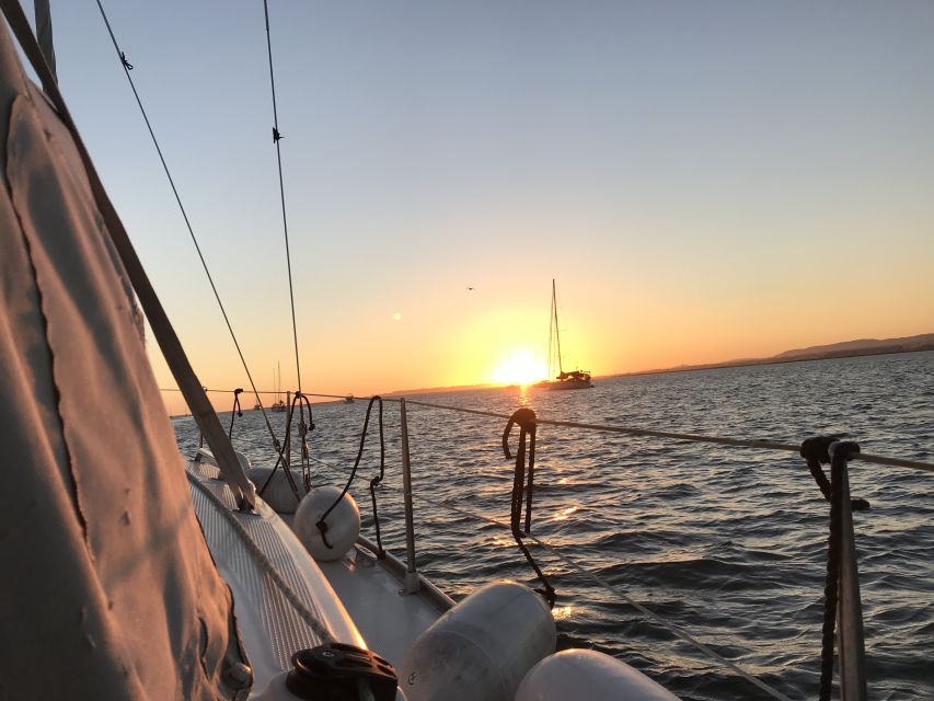 Cascais: 2-Hour Sunset Cruise - Onboard comfort on a yacht for small private groups