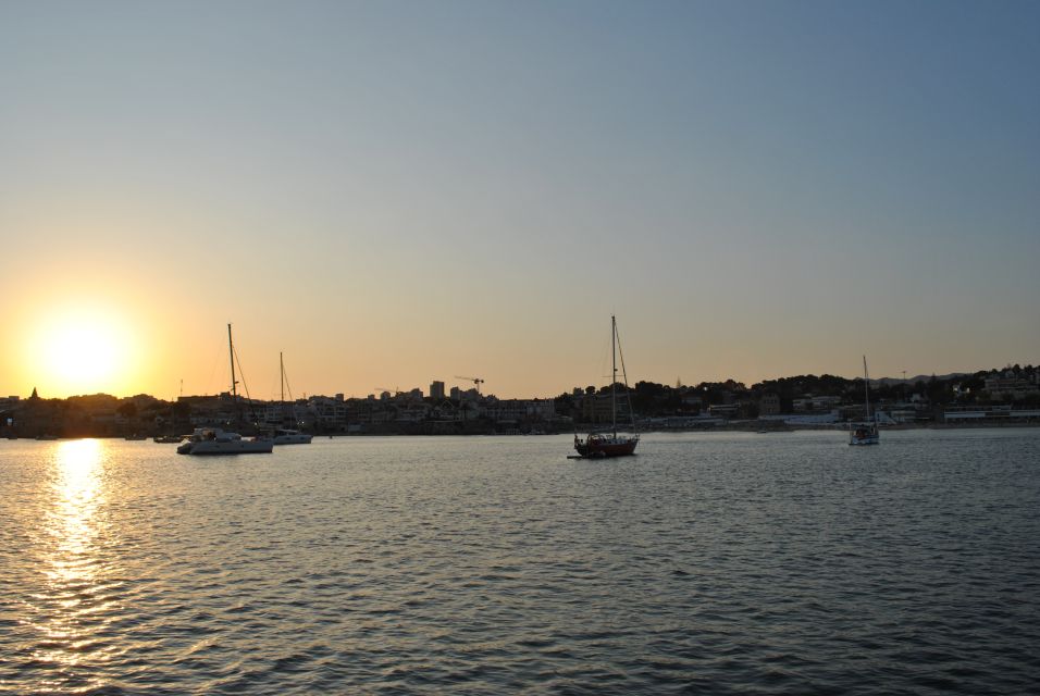 Cascais: 2-Hour Sunset Cruise - What to bring and what to wear on the water