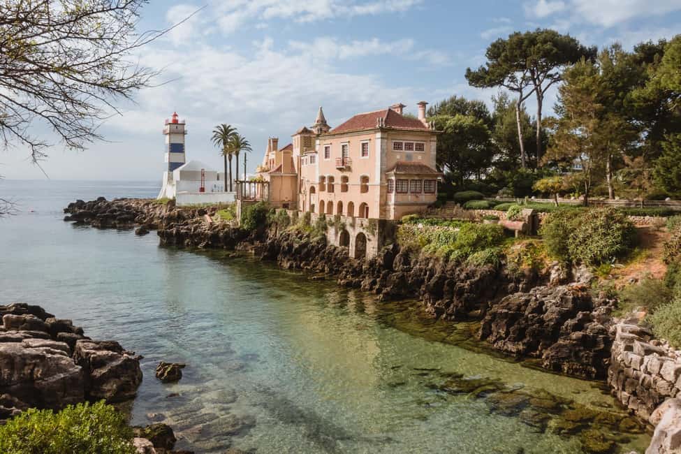 Cascais: Flexible Walking Tour in Historic Center - Old Town alleys, the Yellow Streets, and the 14-piece street art route