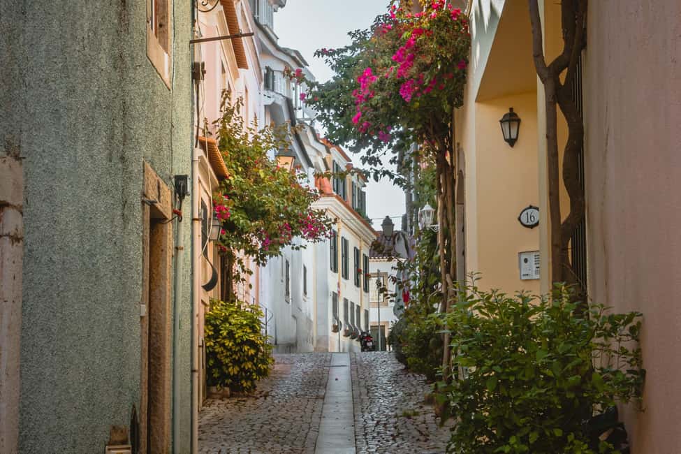 Cascais: Flexible Walking Tour in Historic Center - Who should book this walk, and who should skip it