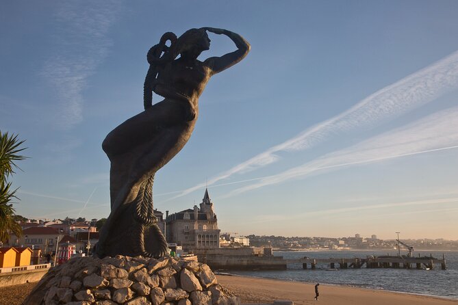 Cascais: Glamour and Decay by The Lisbon Coastline - Private Tour - Getting your bearings: Praia da Rainha as the tone-setter