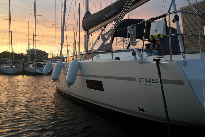 Cascais Private Luxury Sunset 2h Cruise with a drink - Getting started at Palmayachts Marina and what “easy” feels like