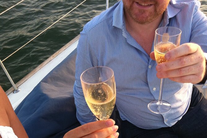 Cascais Romantic Luxury Private 2h Cruise with sparkling wine - The route: sailing the Lisbon-area coast with lighthouses and beaches