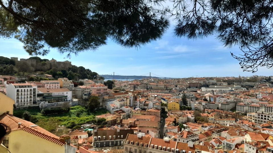 Chaparru's Lisbon Essentials 5 H Tuk Tuk Tour - Viewpoints and monuments: getting the photos that actually work