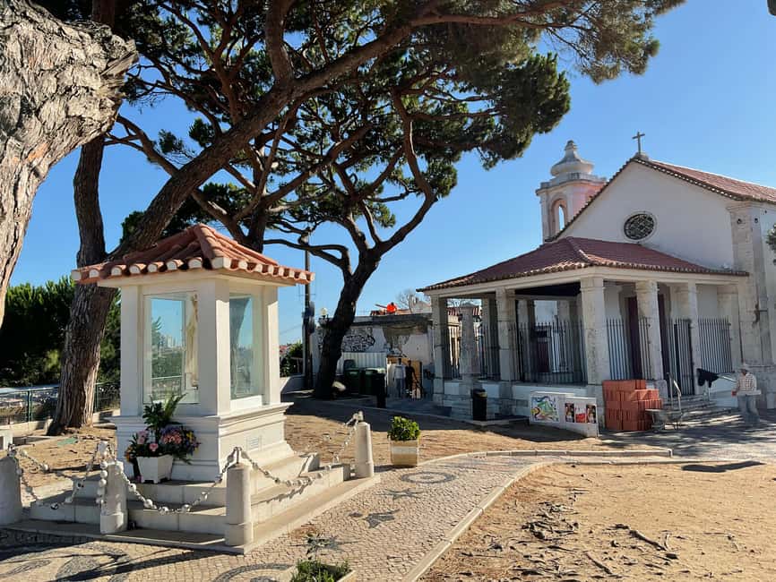 Chaparru's Tours_Lisbon:2-hour sightseeing tour by TukTuk - Electric tuk tuk through narrow old streets and hill views