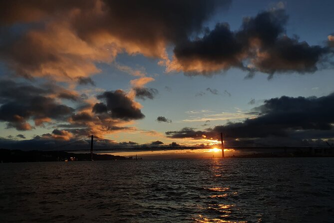 Classic Yacht Experience in Lisbon with portuguese wine - Cristo Rei: A Statue Detour with a Story